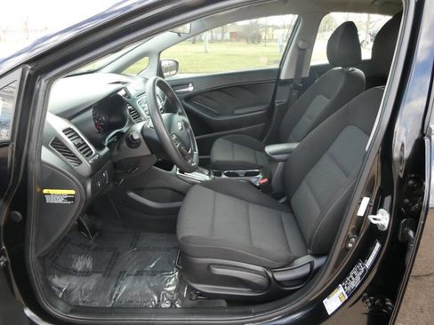 Used 2017 Kia Forte LX FWD image 9