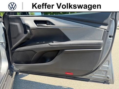 Used 2025 Toyota Camry SE FWD image 31