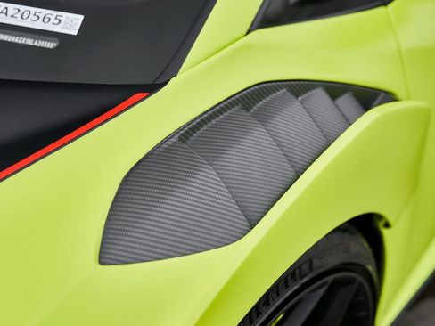 Used 2022 Lamborghini Huracan STO image 9