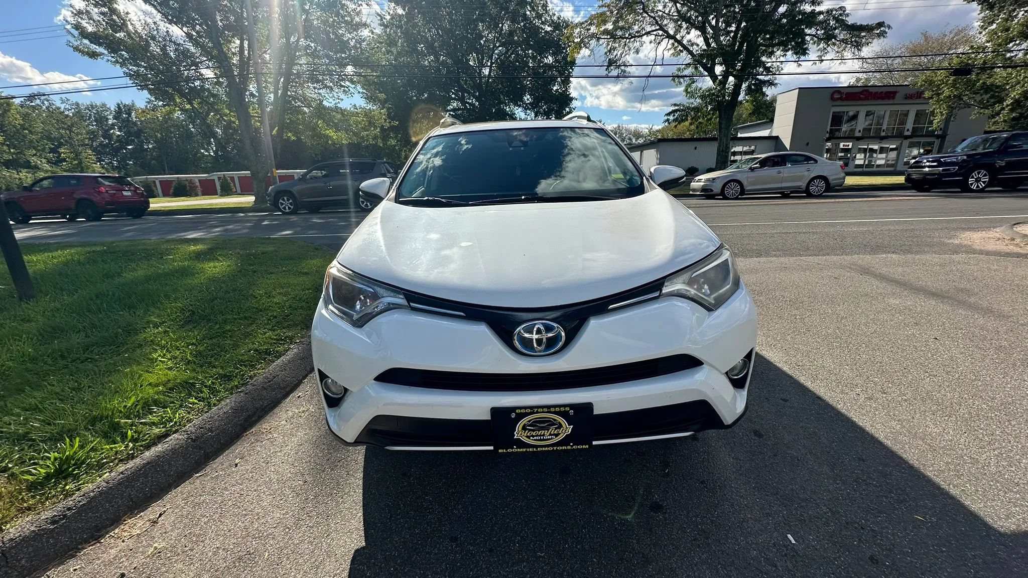 Used 2016 Toyota RAV4 XLE AWD/4WD image 2