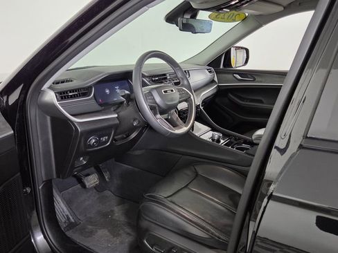 Used 2023 Jeep Grand Cherokee L Limited w/ Luxury Tech Group II image 16