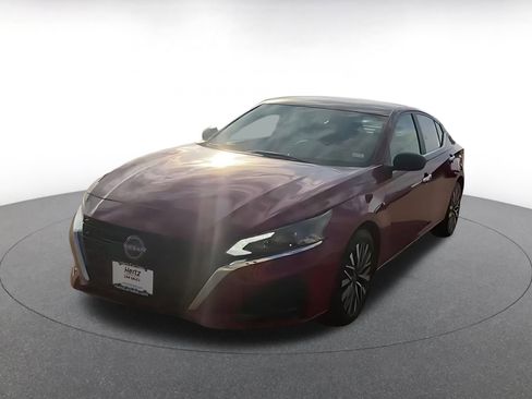 Used 2025 Nissan Altima 2.5 SV image 2