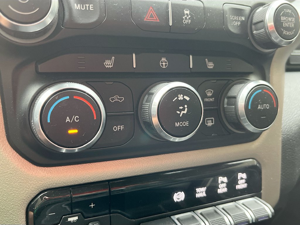 Used 2020 RAM 2500 Laramie w/ Chrome Appearance Group AWD/4WD image 16