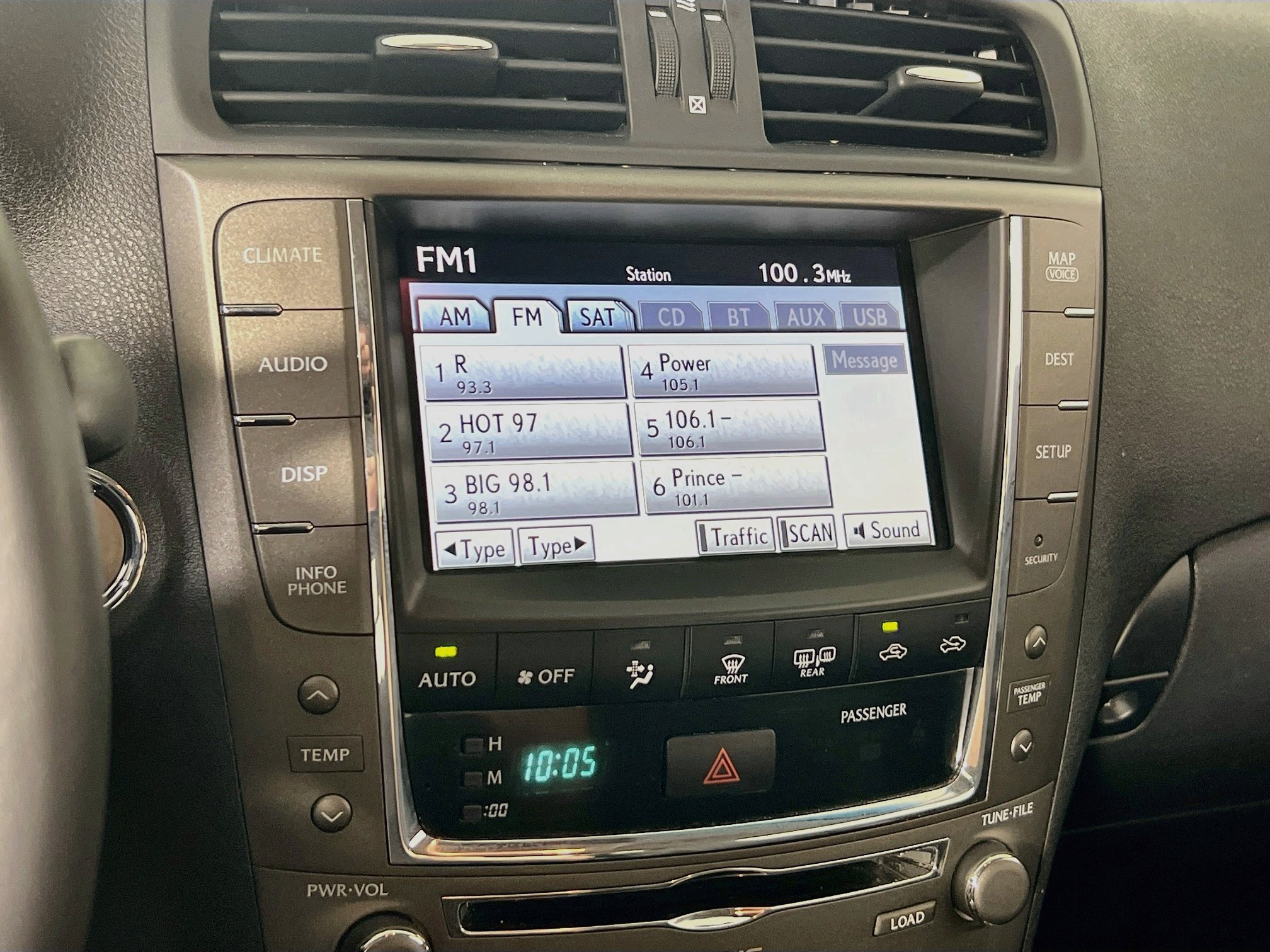 Used 2010 Lexus IS 250C w/ Luxury Pkg RWD image 15