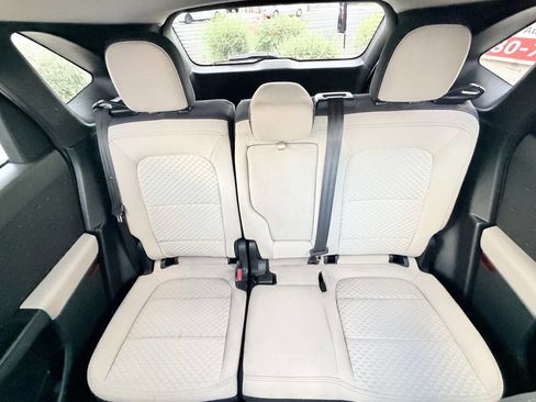 Used 2020 Ford Escape SE image 16