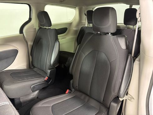 Used 2024 Chrysler Voyager LX image 20