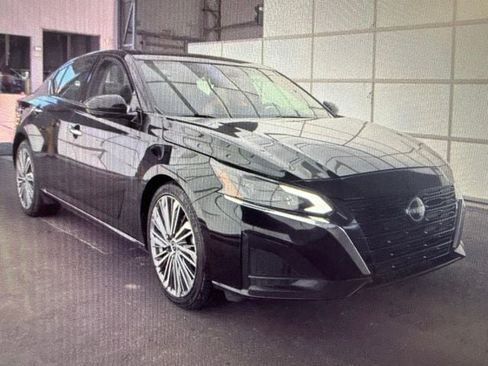 Certified 2023 Nissan Altima 2.5 SL FWD image 1