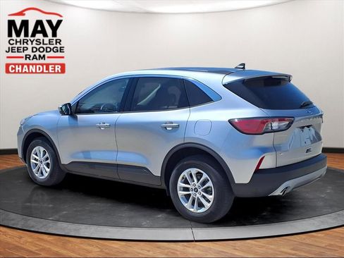 Used 2021 Ford Escape SE image 3