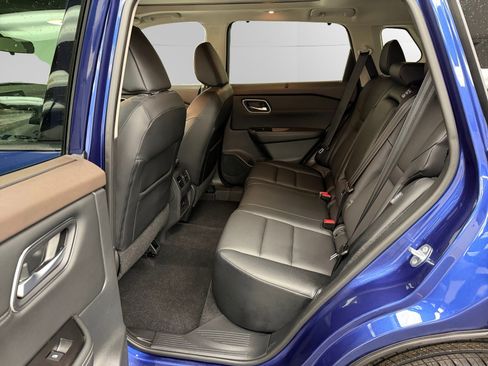 Used 2021 Nissan Rogue SV w/ Premium Package image 13