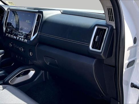 Certified 2025 Nissan Frontier SV RWD image 29