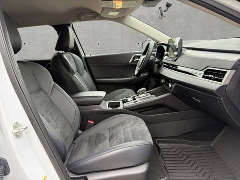 Used 2024 Mitsubishi Outlander SE image 24