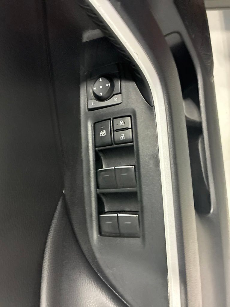 Used 2025 Toyota RAV4 XLE AWD/4WD image 17