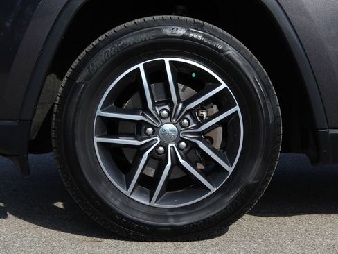 Used 2018 Jeep Grand Cherokee Limited AWD/4WD image 24