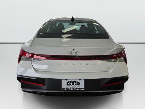 New 2026 Hyundai Elantra Limited FWD image 5