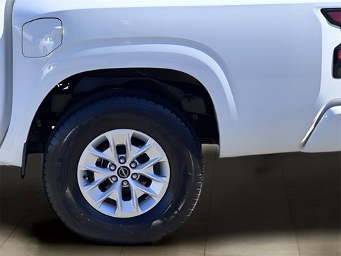 Used 2024 Nissan Frontier SV image 37