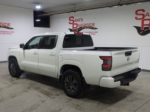 Used 2025 Nissan Frontier SV w/ SV Convenience Package image 2