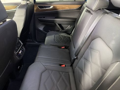Used 2025 Volkswagen Atlas SE AWD/4WD image 21