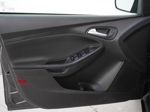 Used 2015 Ford Focus SE FWD image 18