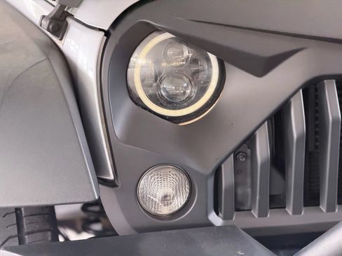 Used 2014 Jeep Wrangler Sport w/ Connectivity Group AWD/4WD image 10