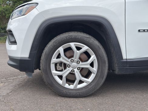 Used 2024 Jeep Compass Latitude AWD/4WD image 6