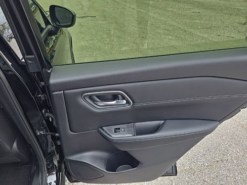 Used 2024 Nissan Rogue Platinum image 21