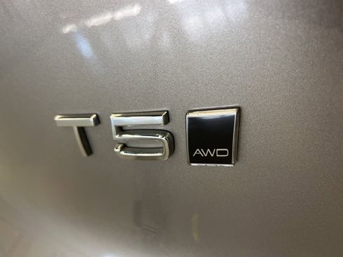 Used 2022 Volvo XC40 T5 R-Design w/ Advanced Package image 33