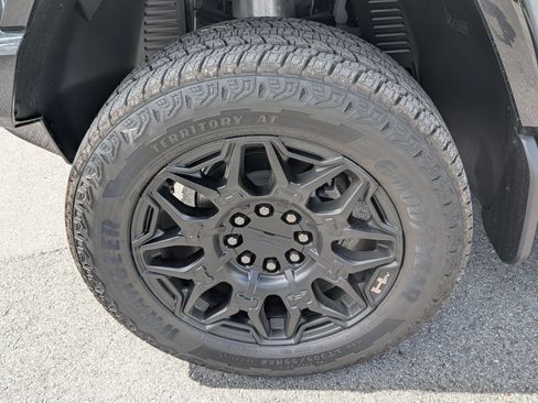 Used 2025 GMC Hummer EV 2X w/ LPO, Sport Package AWD/4WD image 24