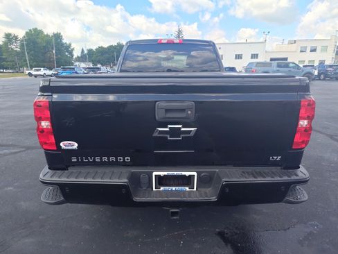 Used 2018 Chevrolet Silverado 1500 LT w/ Midnight Edition AWD/4WD image 4