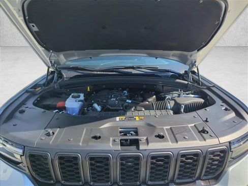 New 2025 Jeep Grand Cherokee Altitude image 15