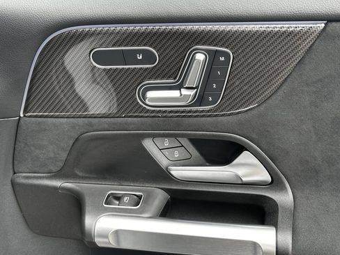 Certified 2025 Mercedes-Benz GLB 250 image 17