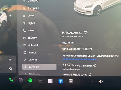 Used 2019 Tesla Model 3 Standard Range Plus image 4