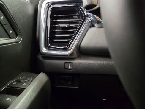 New 2025 GMC Canyon Elevation w/ Convenience Package image 9