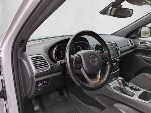 Used 2020 Jeep Grand Cherokee Altitude image 12