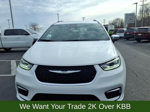 New 2026 Chrysler Pacifica Pinnacle image 4