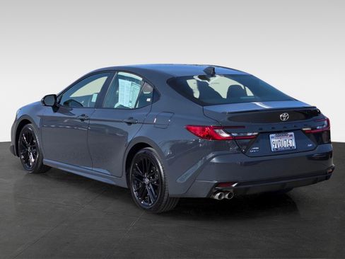 Used 2025 Toyota Camry SE image 6