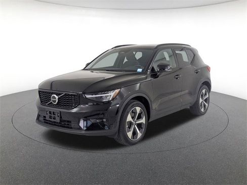 Certified 2023 Volvo XC40 B5 Plus w/ Protection Package image 1