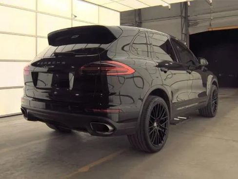 Used 2018 Porsche Cayenne image 5