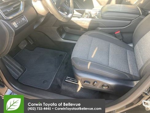 Used 2025 GMC Acadia Elevation image 9