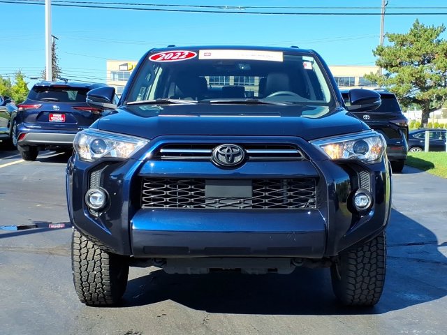 Certified 2022 Toyota 4Runner SR5 Premium w/ Moonroof Package AWD/4WD image 2