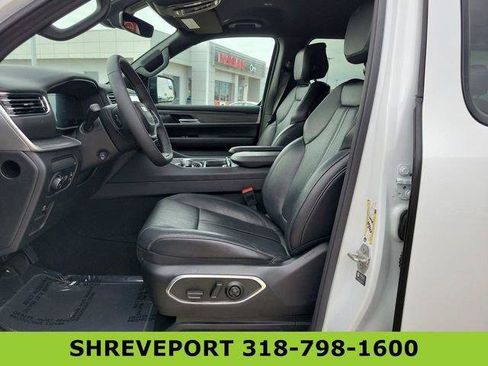 Used 2024 Jeep Wagoneer Series II RWD image 19