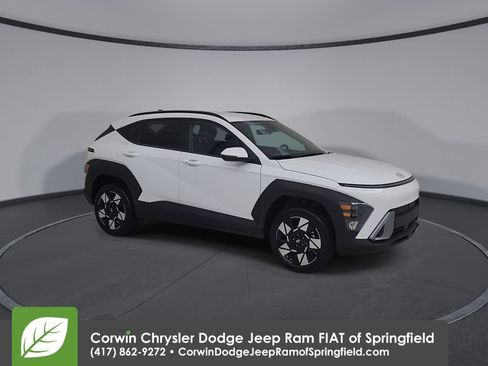 Used 2025 Hyundai Kona SEL AWD/4WD image 2