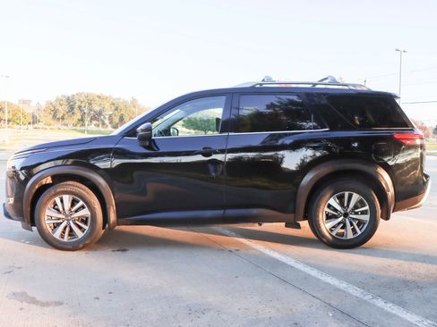 Used 2022 Nissan Pathfinder SL image 4