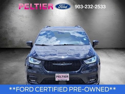 Used 2025 Chrysler Pacifica Limited FWD image 2