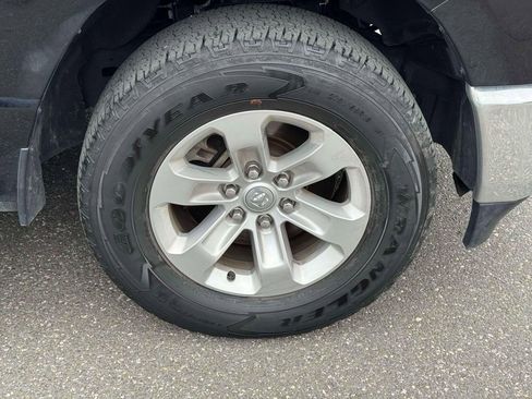 Used 2024 RAM 1500 Laramie AWD/4WD image 9