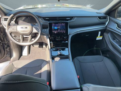 New 2025 Jeep Grand Cherokee L Laredo w/ Luxury Tech Group I image 15