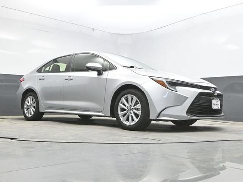 Used 2024 Toyota Corolla LE w/ LE Convenience Package FWD image 33