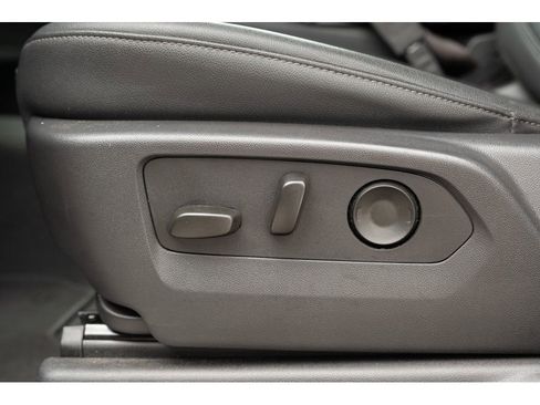 Used 2025 GMC Sierra 1500 SLT AWD/4WD image 15