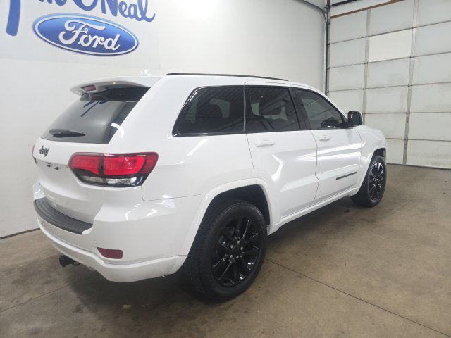 Used 2019 Jeep Grand Cherokee Altitude AWD/4WD image 10