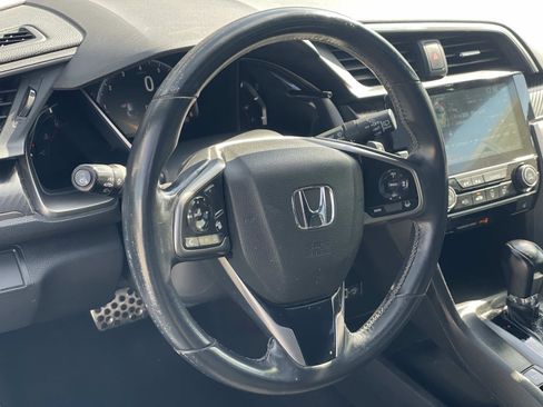 Used 2019 Honda Civic Sport Touring image 4