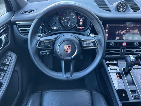 Used 2025 Porsche Macan AWD/4WD image 16
